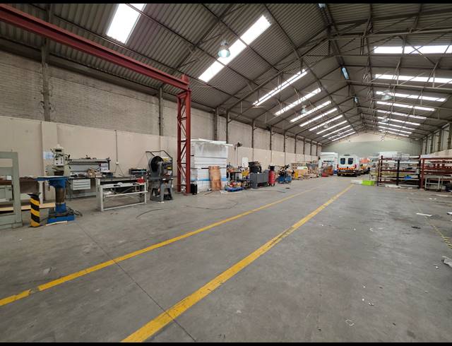 1,400M² WAREHOUSE FOR SALE IN ROBERTSHAM